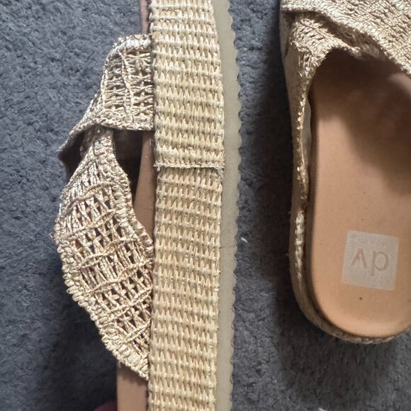 Dolce Vita Women's Sandals - Picture 2 of 3